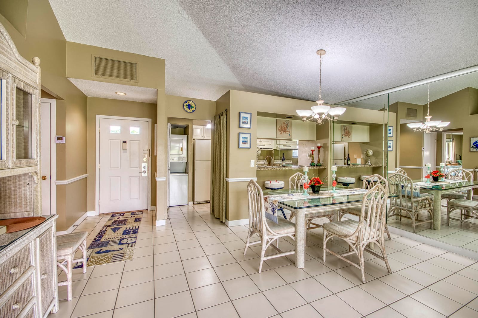 208 Club Drive — photo 4