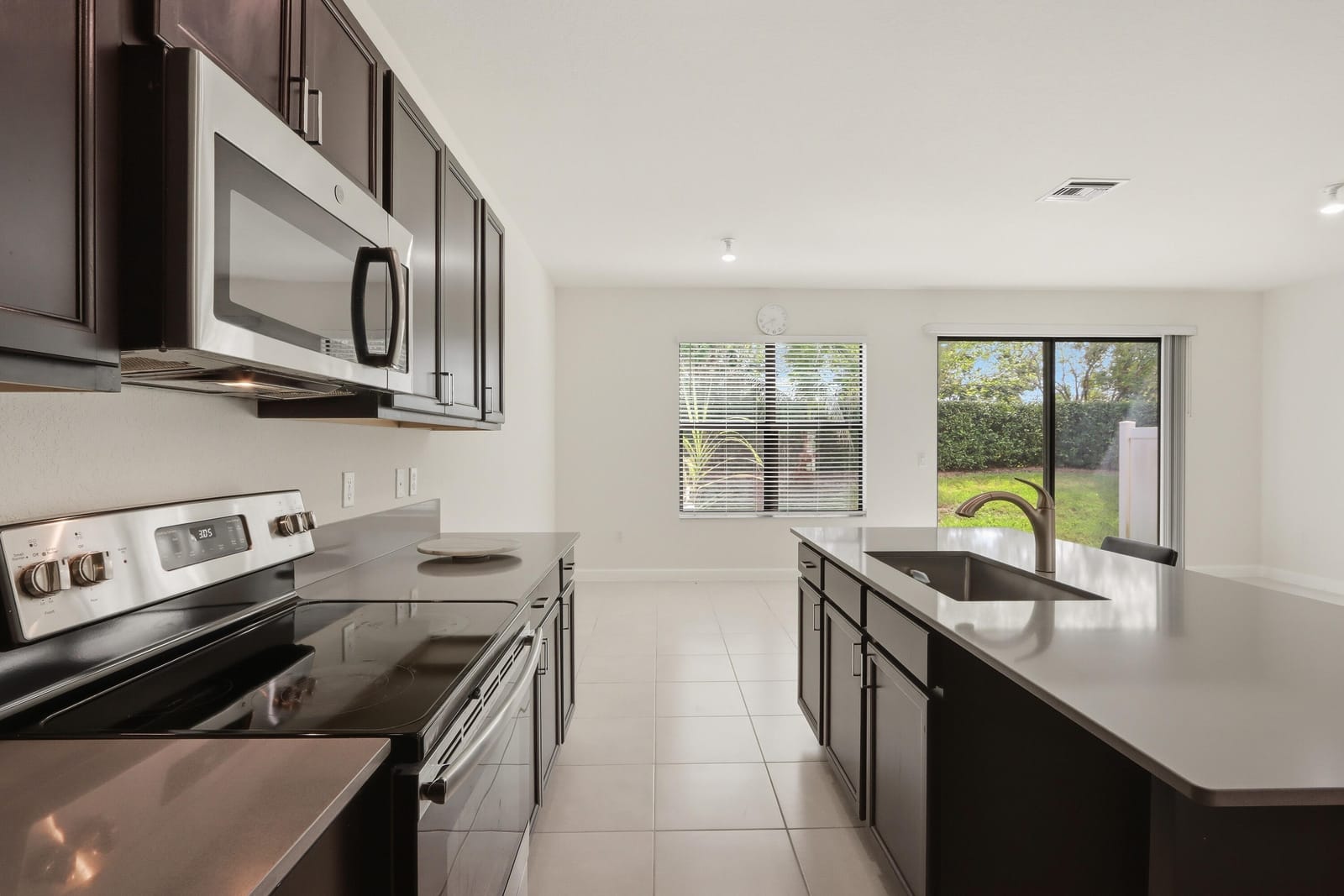 10021 W Villa Circle, Vero Beach, FL 32966 photo 8
