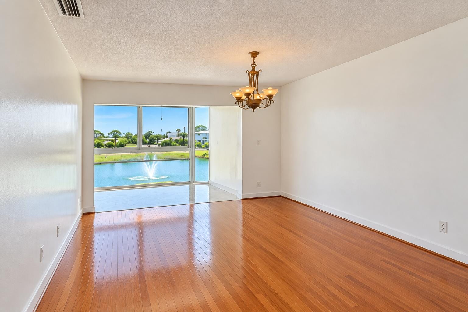 2724 GARDEN Drive N 407 — photo 3