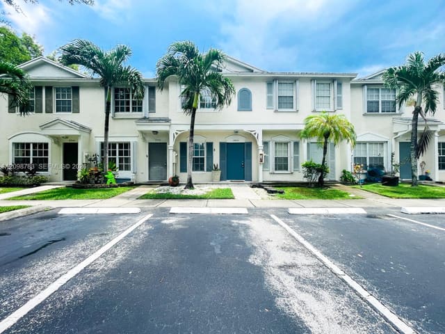 4904 SW 31st Terrace, Dania Beach, FL 33312