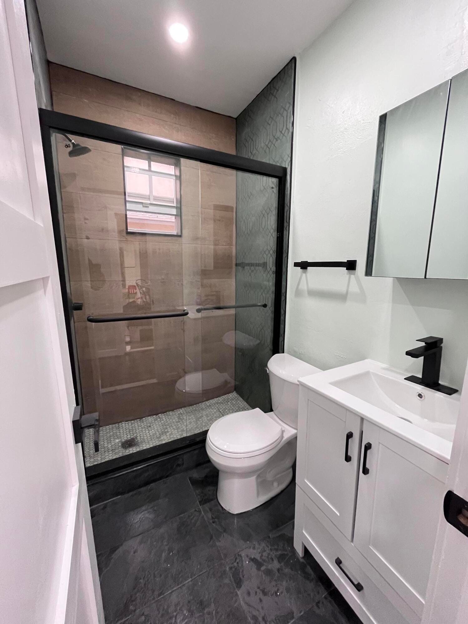 802 SW 5th Avenue — photo 4
