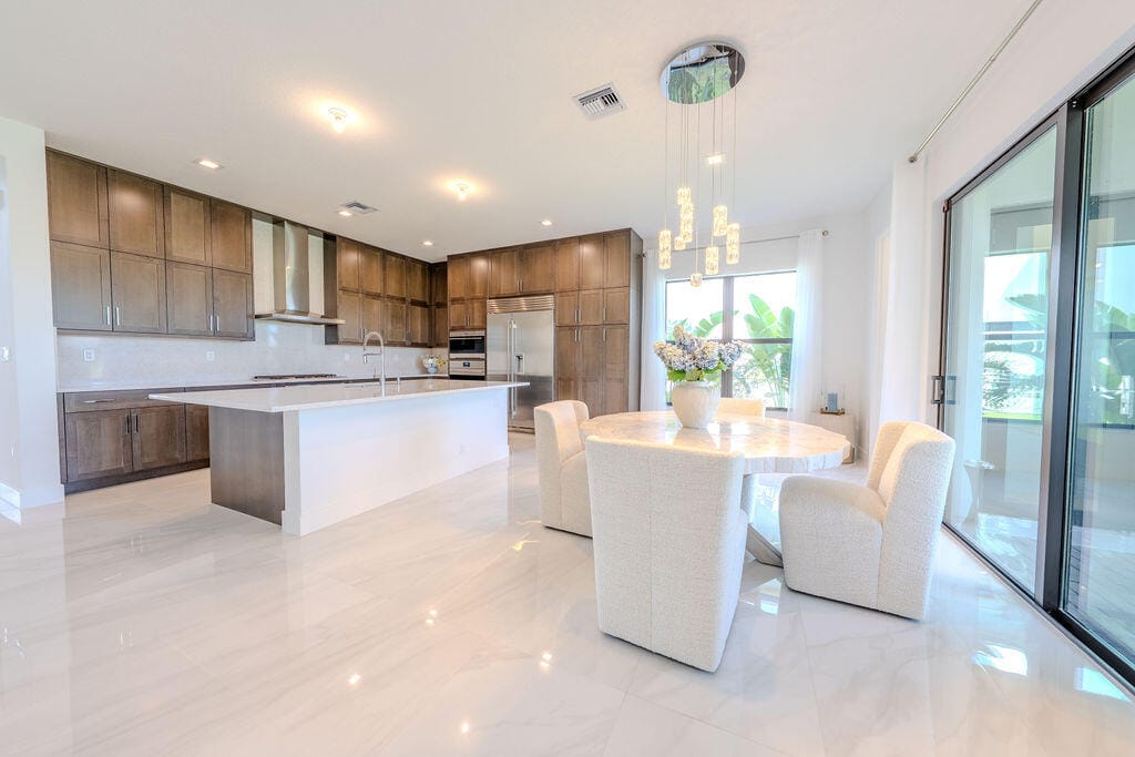 9515 ROYAL WOODS Manor — photo 10