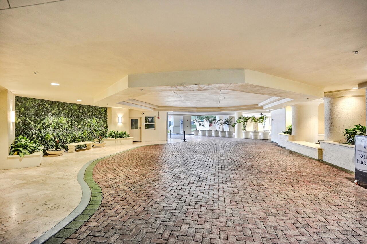 99 SE MIZNER Boulevard 533 — photo 4