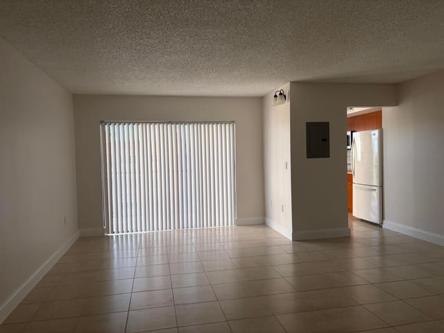 2551 NW 41 ST 403, Lauderhill, FL 33313