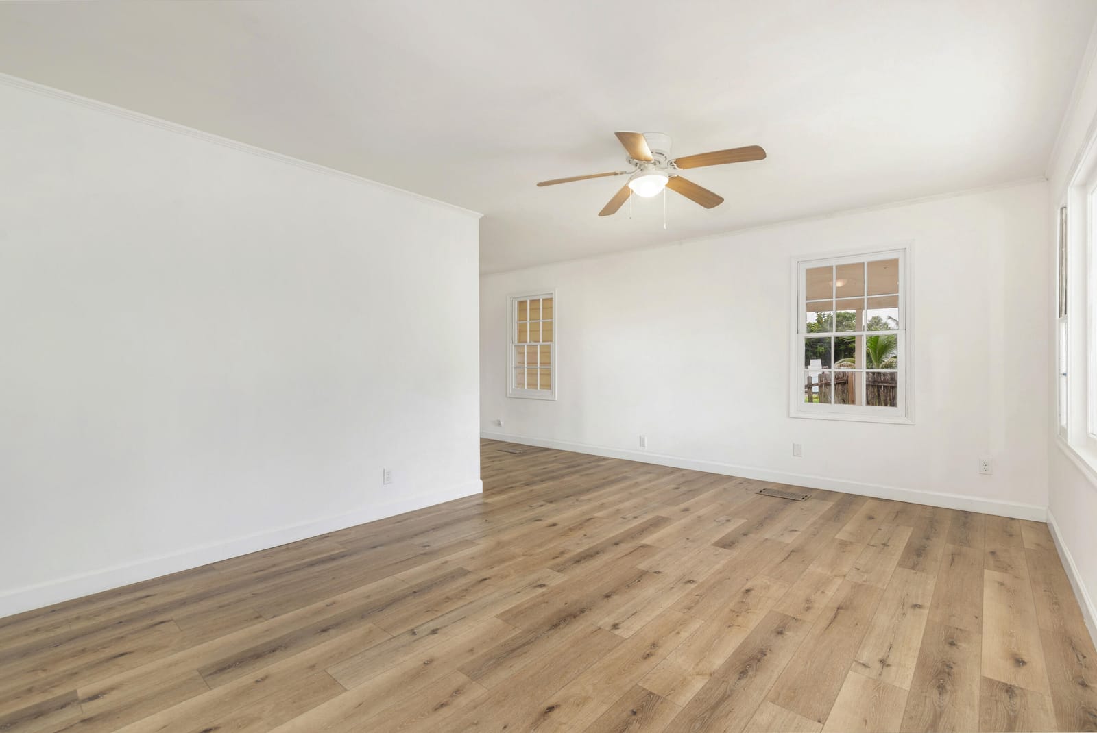 2518 N Genessee Avenue — photo 3