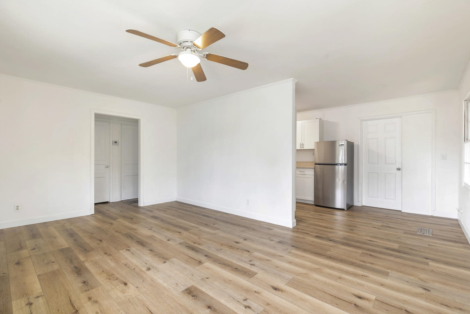2518 N Genessee Avenue — photo 4