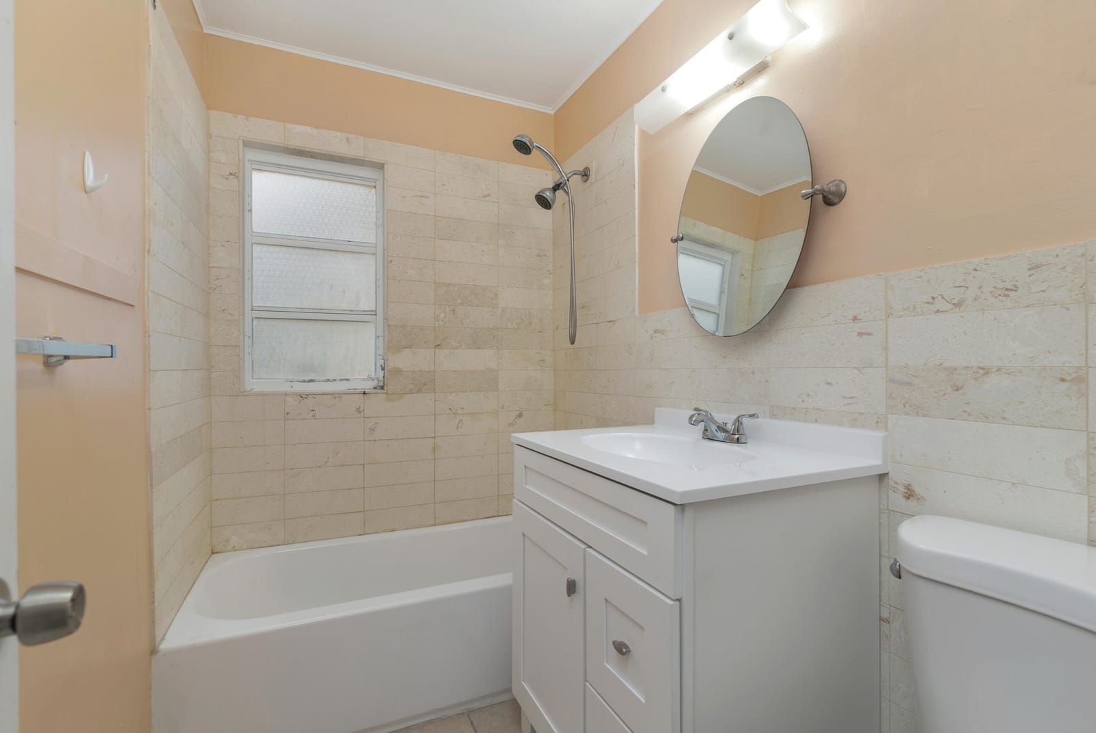 2518 N Genessee Avenue — photo 6