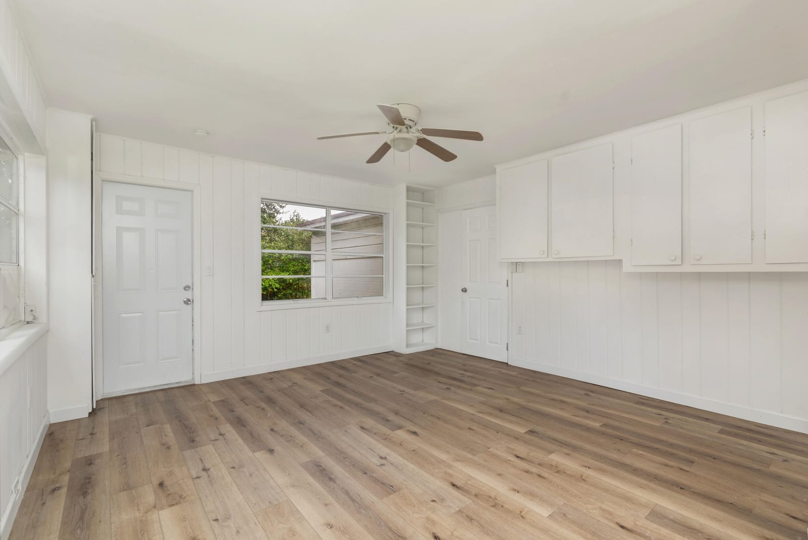 2518 N Genessee Avenue — photo 7