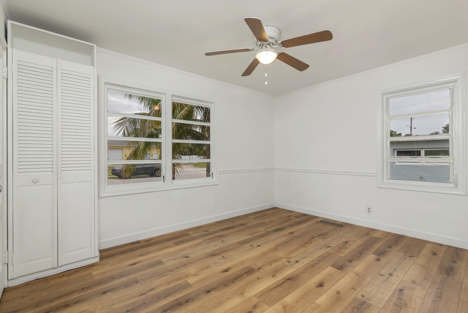 2518 N Genessee Avenue — photo 10