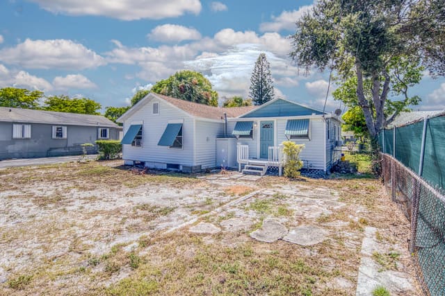 708 N H Street, Lake Worth Beach, FL 33460