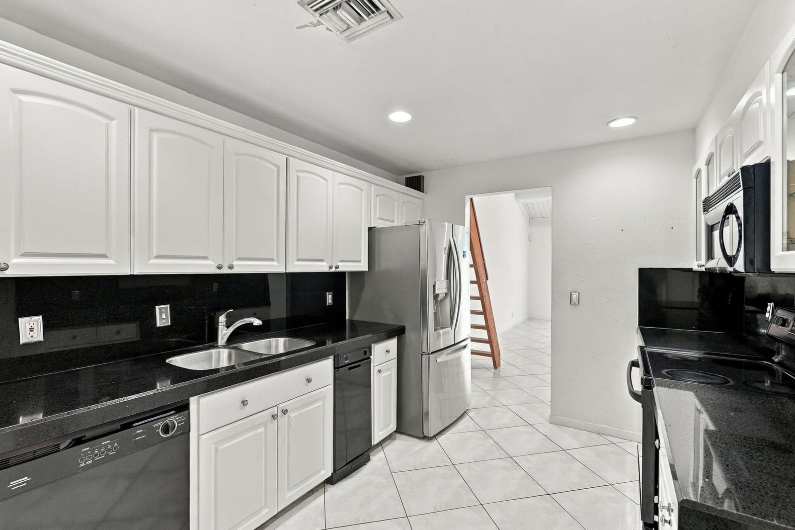 6756 TIBURON Drive — photo 11