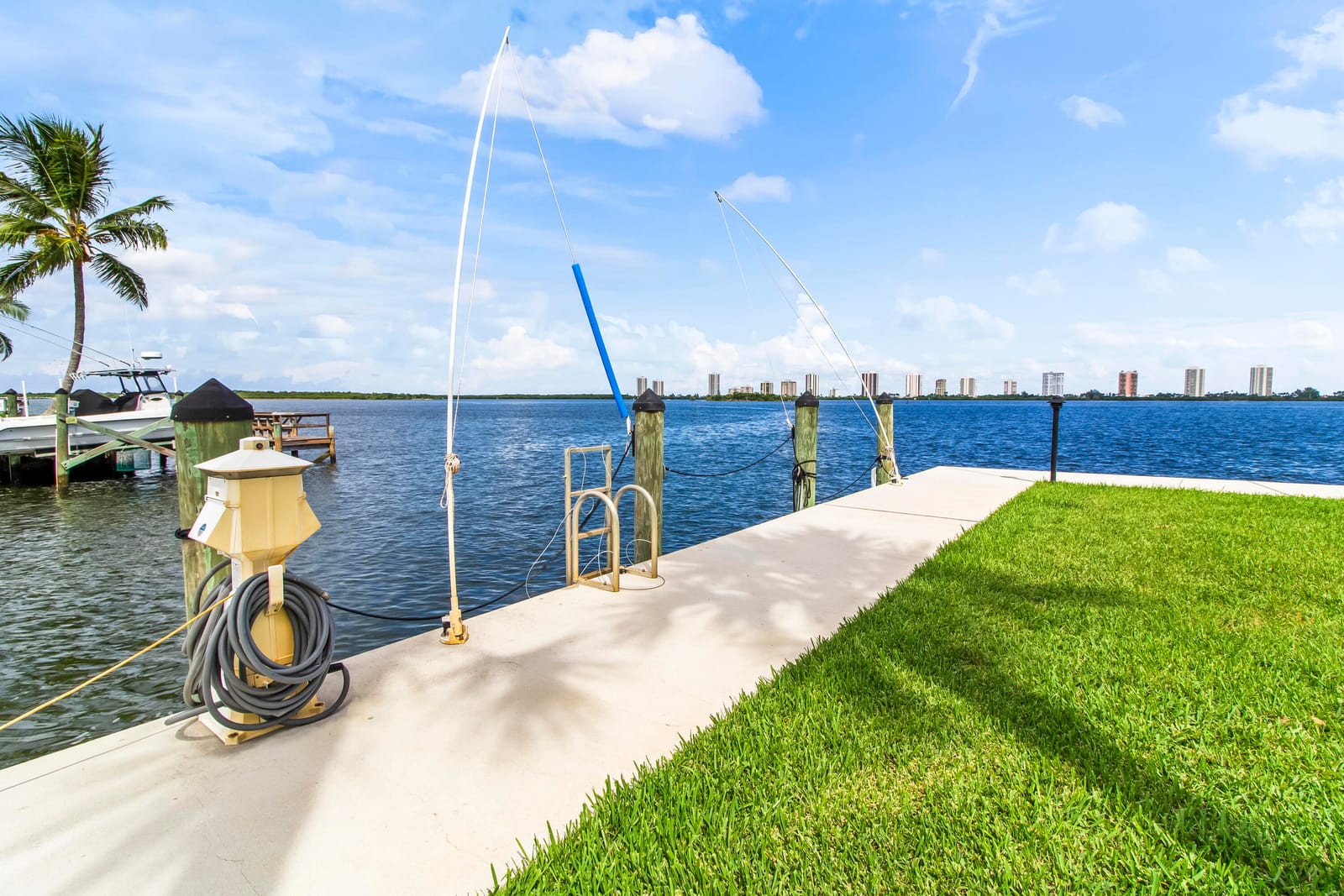 1045 LAKE SHORE Drive 105, Lake Park, FL 33403