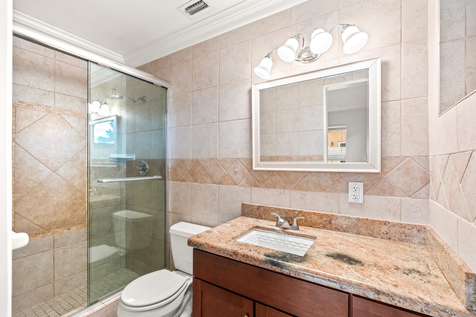690 SE 5th Court, Pompano Beach, FL 33060 photo 11