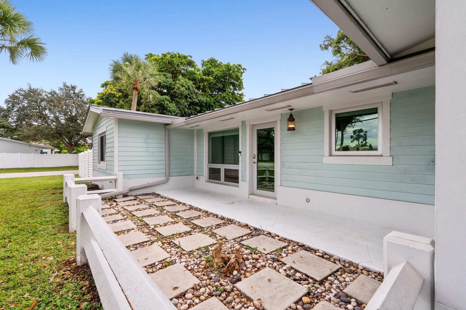 690 SE 5th Court, Pompano Beach, FL 33060 photo 4