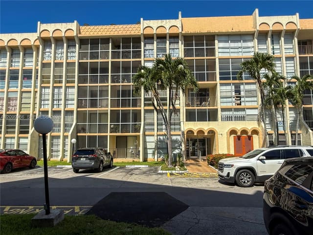 601 Three Islands Boulevard 117, Hallandale Beach, FL 33009