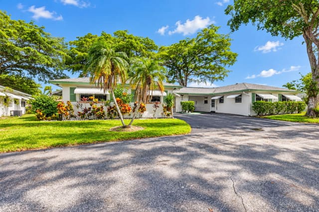 843 Meadowlark Lane, Delray Beach, FL 33445