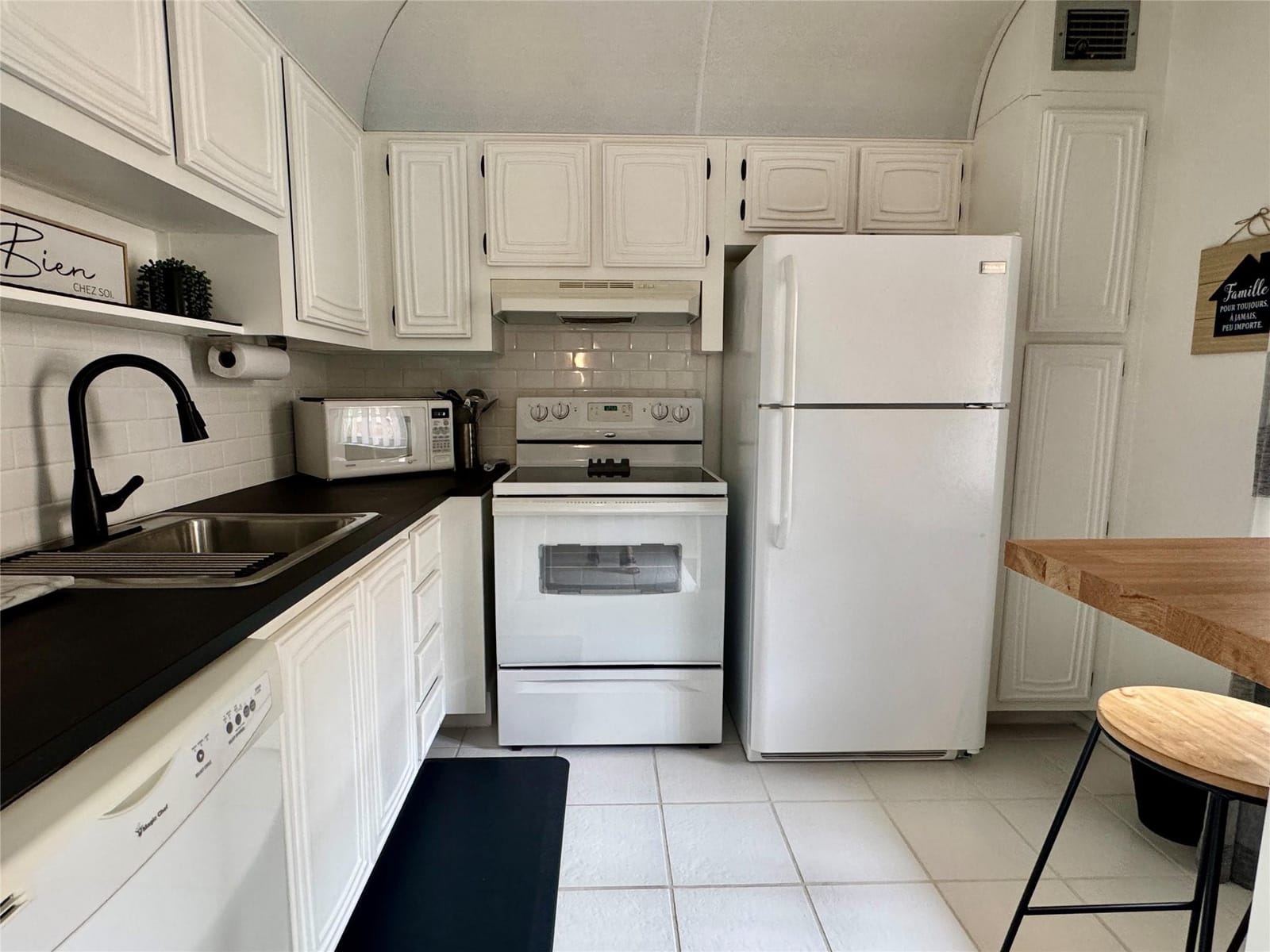 2811 SOMERSET Drive 206 — photo 10
