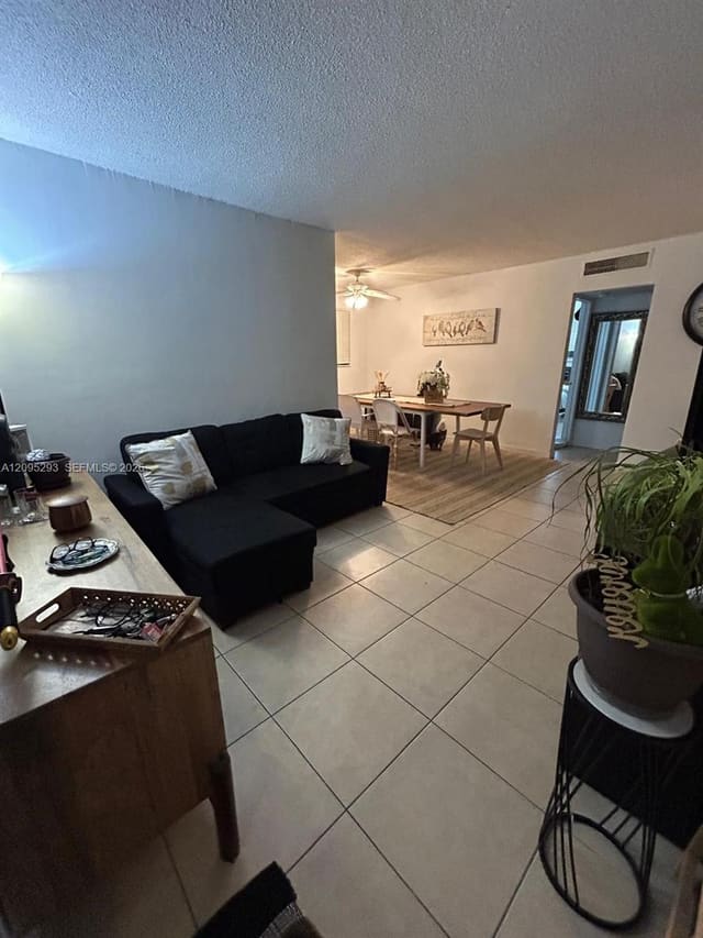 1100 NE 1st Court 104, Hallandale Beach, FL 33009