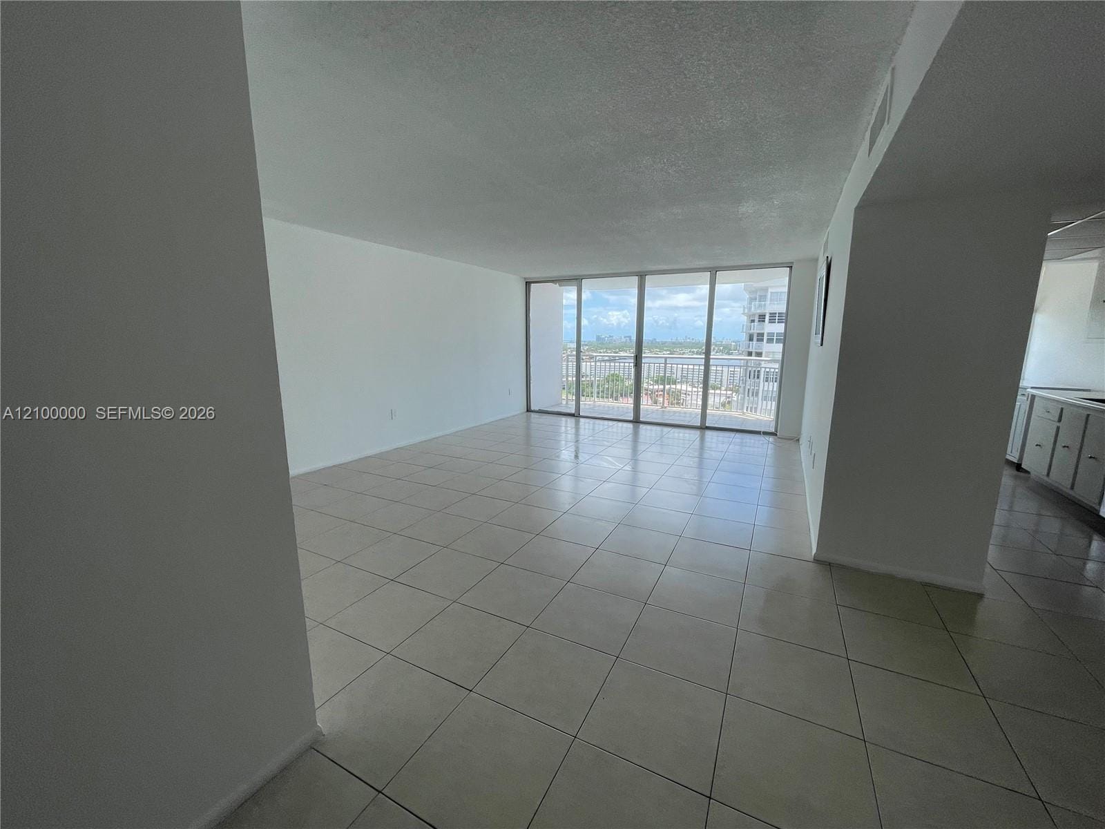 18061 Biscayne Boulevard 1804 — photo 12