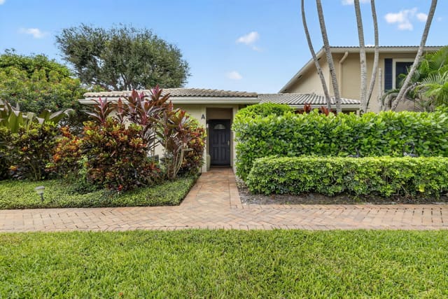 2 STRATFORD Drive E A, Boynton Beach, FL 33436