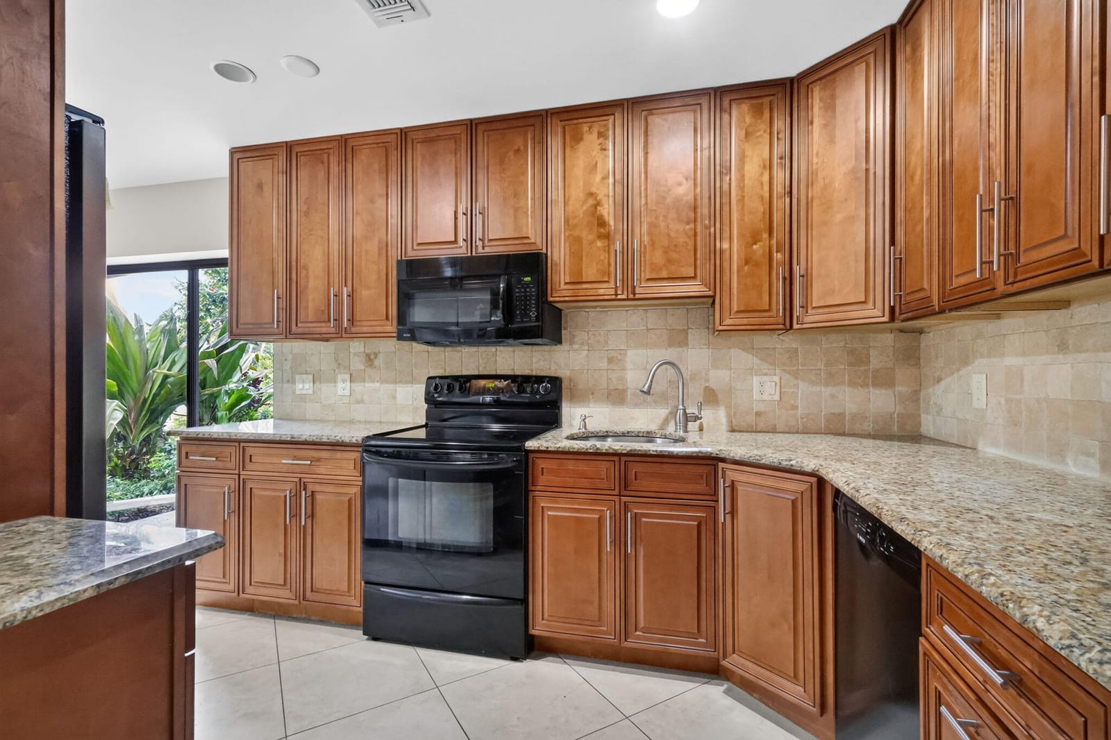 2 STRATFORD Drive E A — photo 11