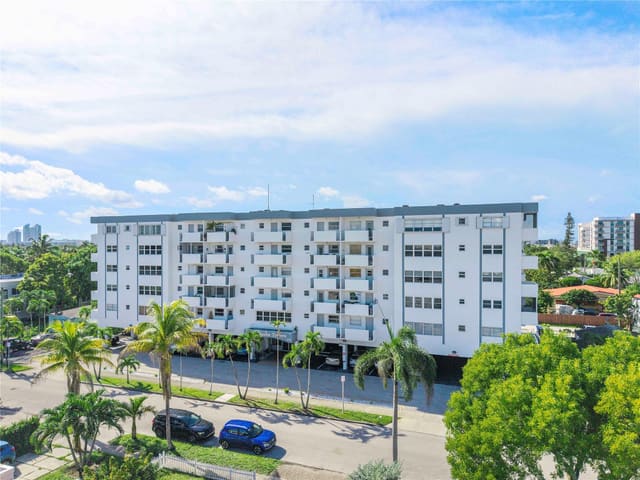 1720 JEFFERSON Street 212, Hollywood, FL 33020