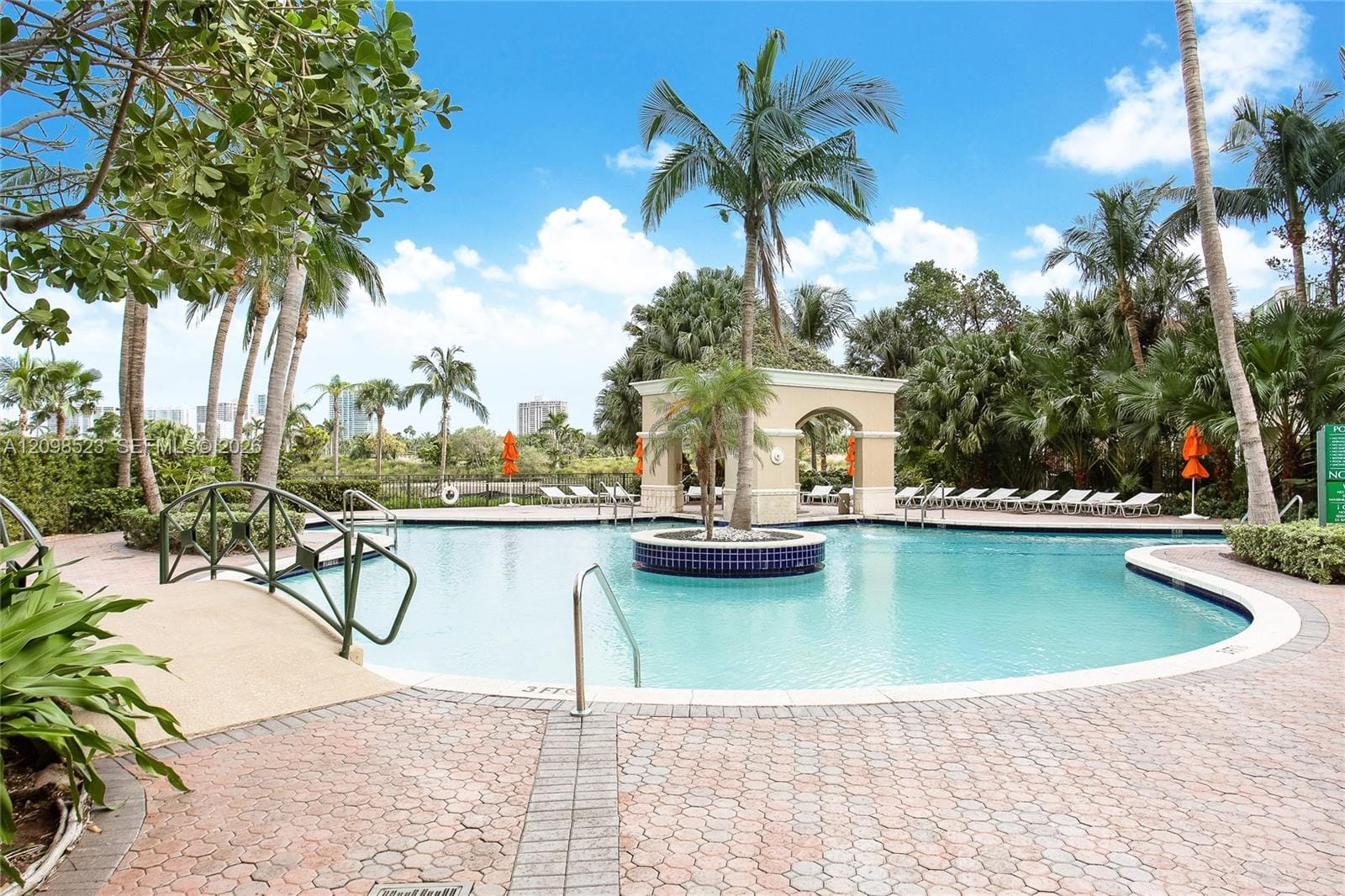 19501 W Country Club Drive PH-02, Aventura, FL 33180 photo 24