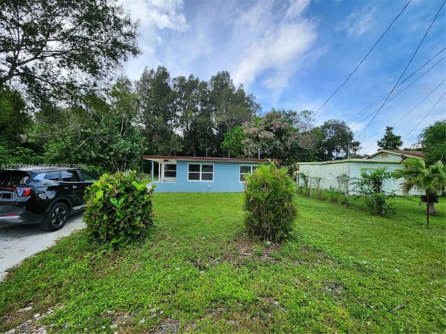 1901 N 49th Street, Fort Pierce, FL 34947