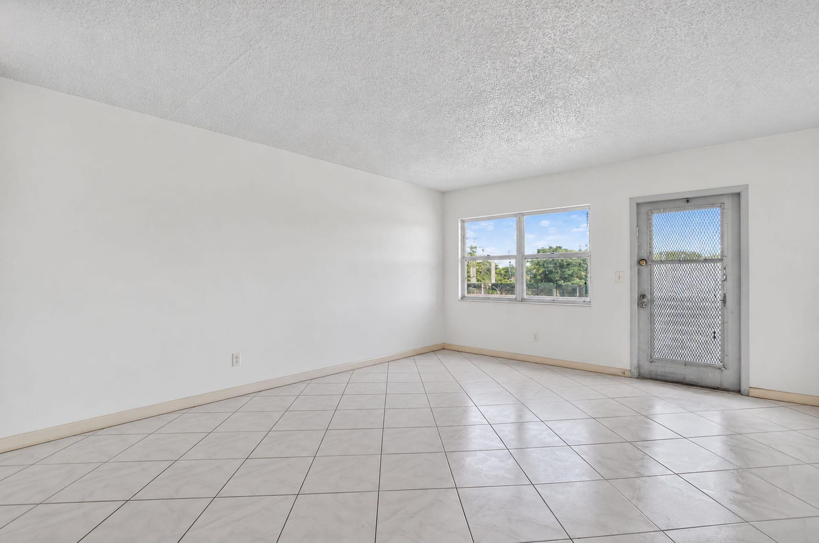 4025 Swansea B 4025 — photo 12