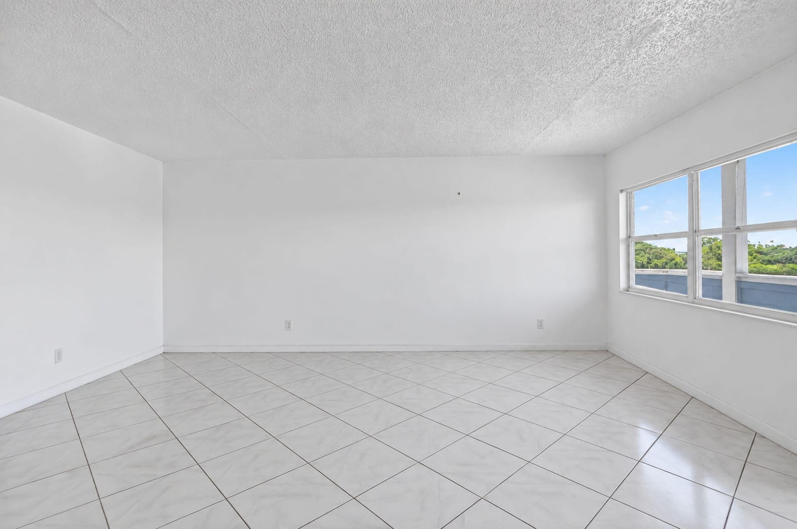 4025 Swansea B 4025 — photo 10