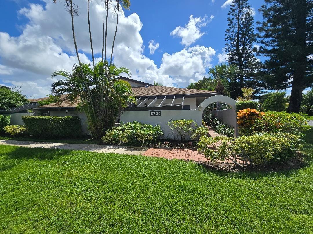 5700 Queen Palm Court B — photo 3