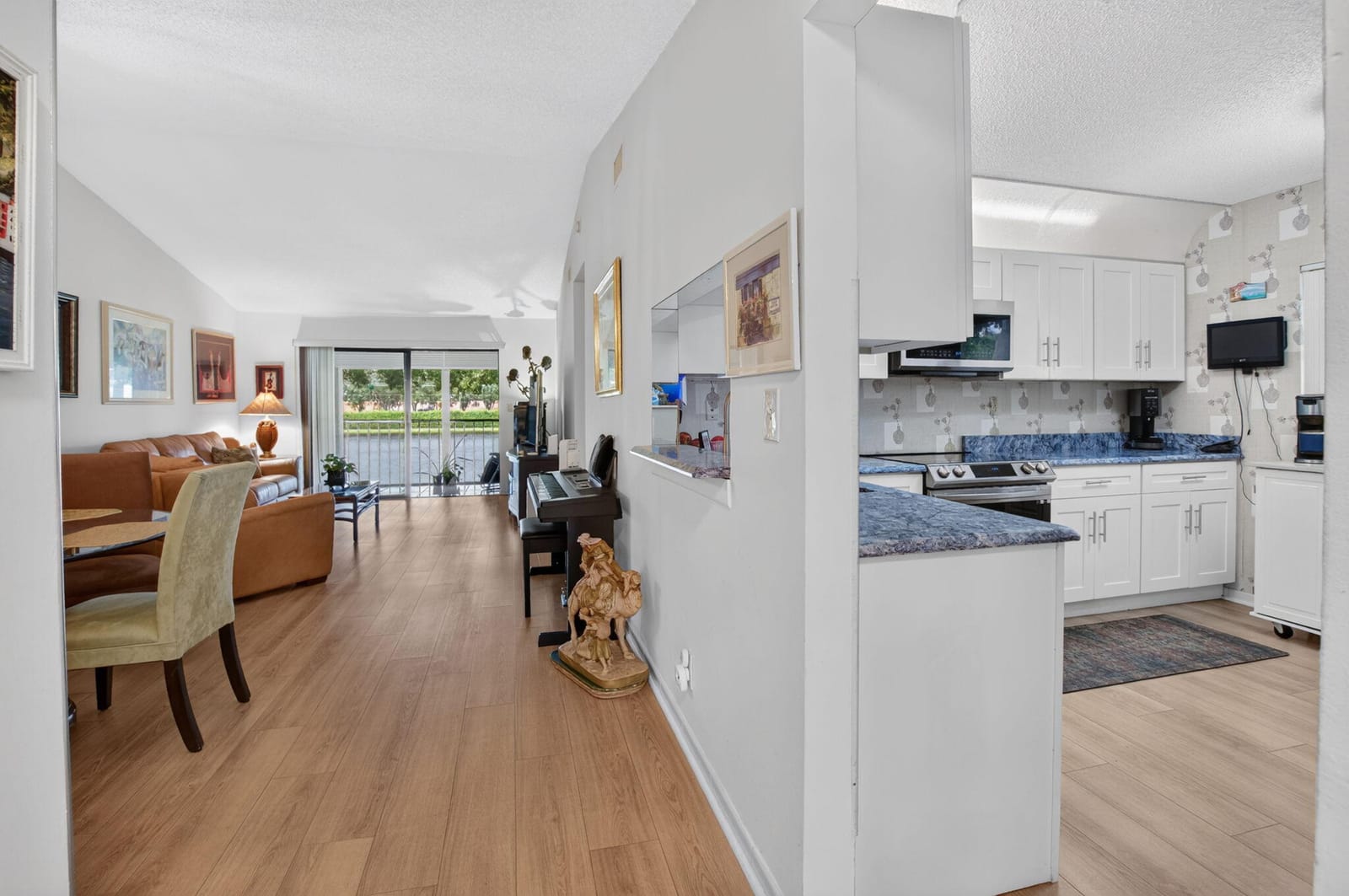 15301 Pembridge Avenue 61 — photo 5