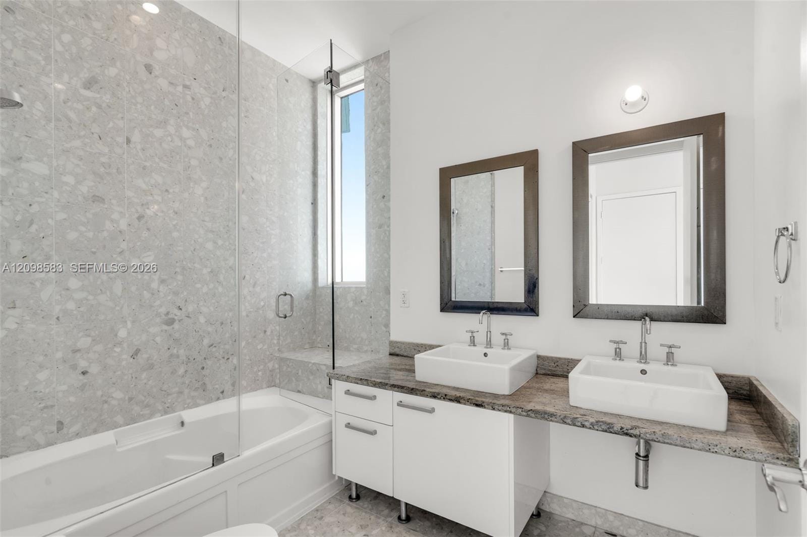 185 SW 7th Street 4401, Miami, FL 33130 photo 18