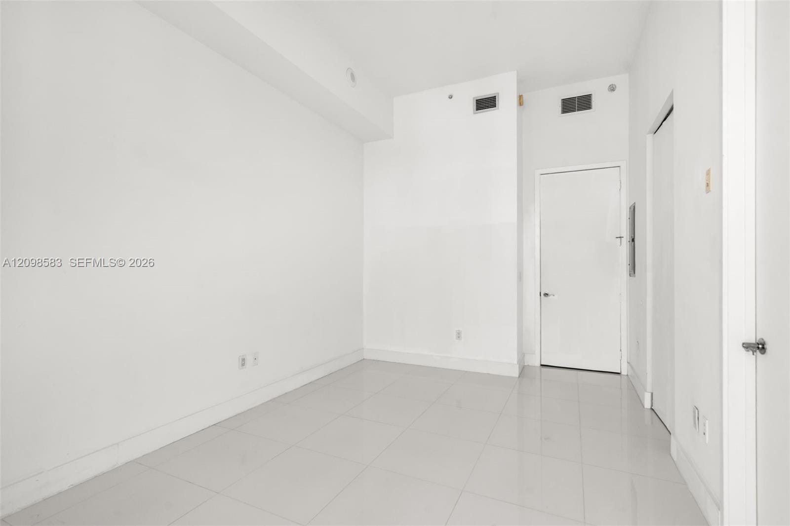 185 SW 7th Street 4401, Miami, FL 33130 photo 9
