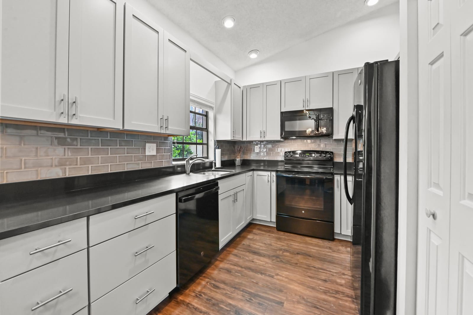 2055 NW 15th Place — photo 12