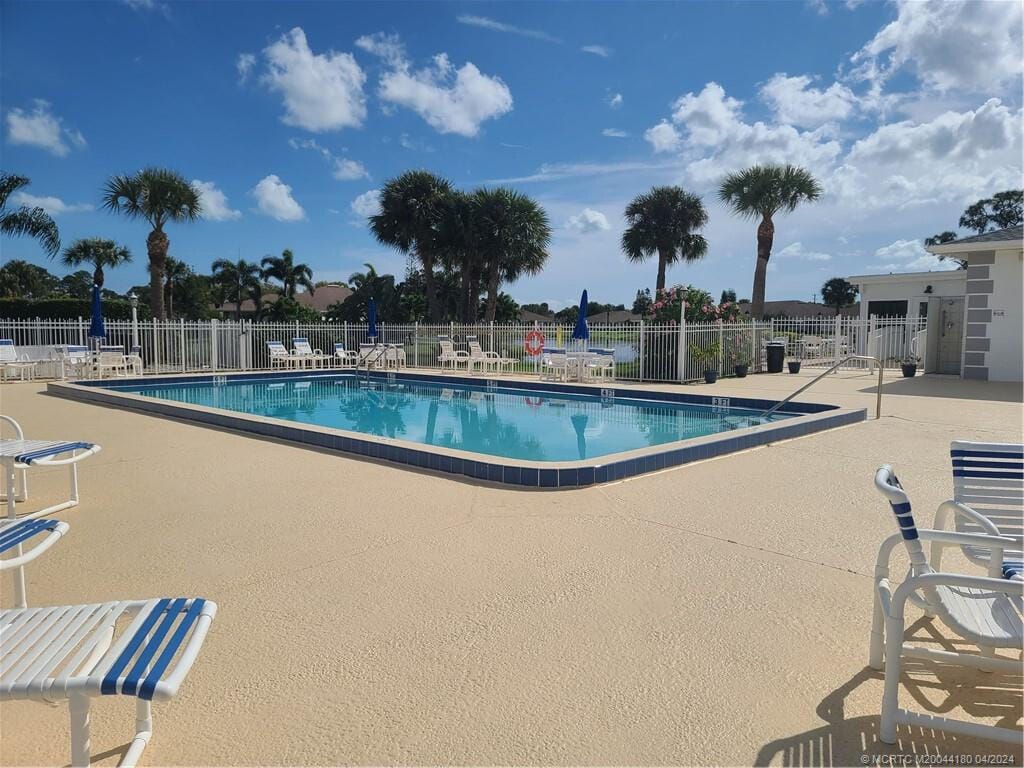 625 PINES KNOLL Drive B, Fort Pierce, FL 34982 photo 28