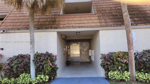 461 Ives Dairy Road 204-2, Miami, FL 33179