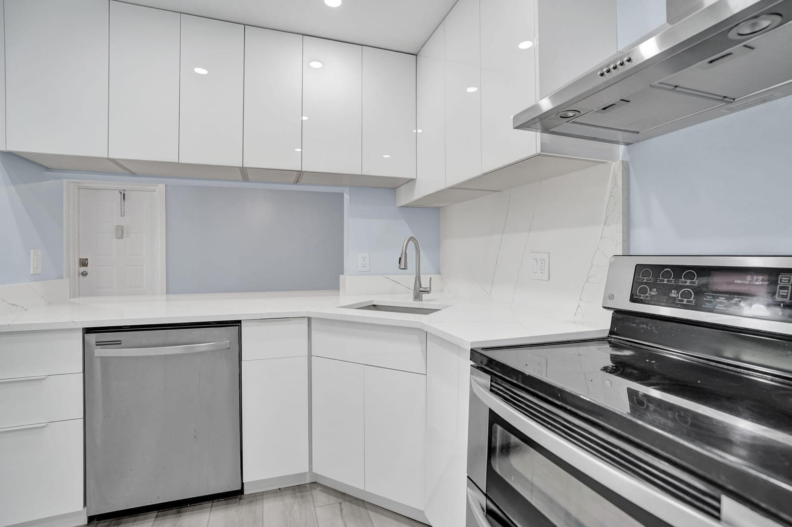 203 Foxtail Drive H3 — photo 10