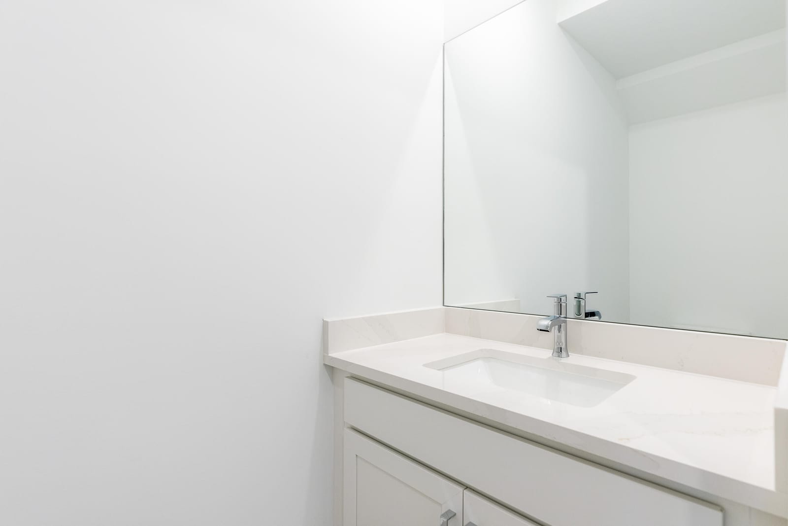1185 Carillon Street — photo 3