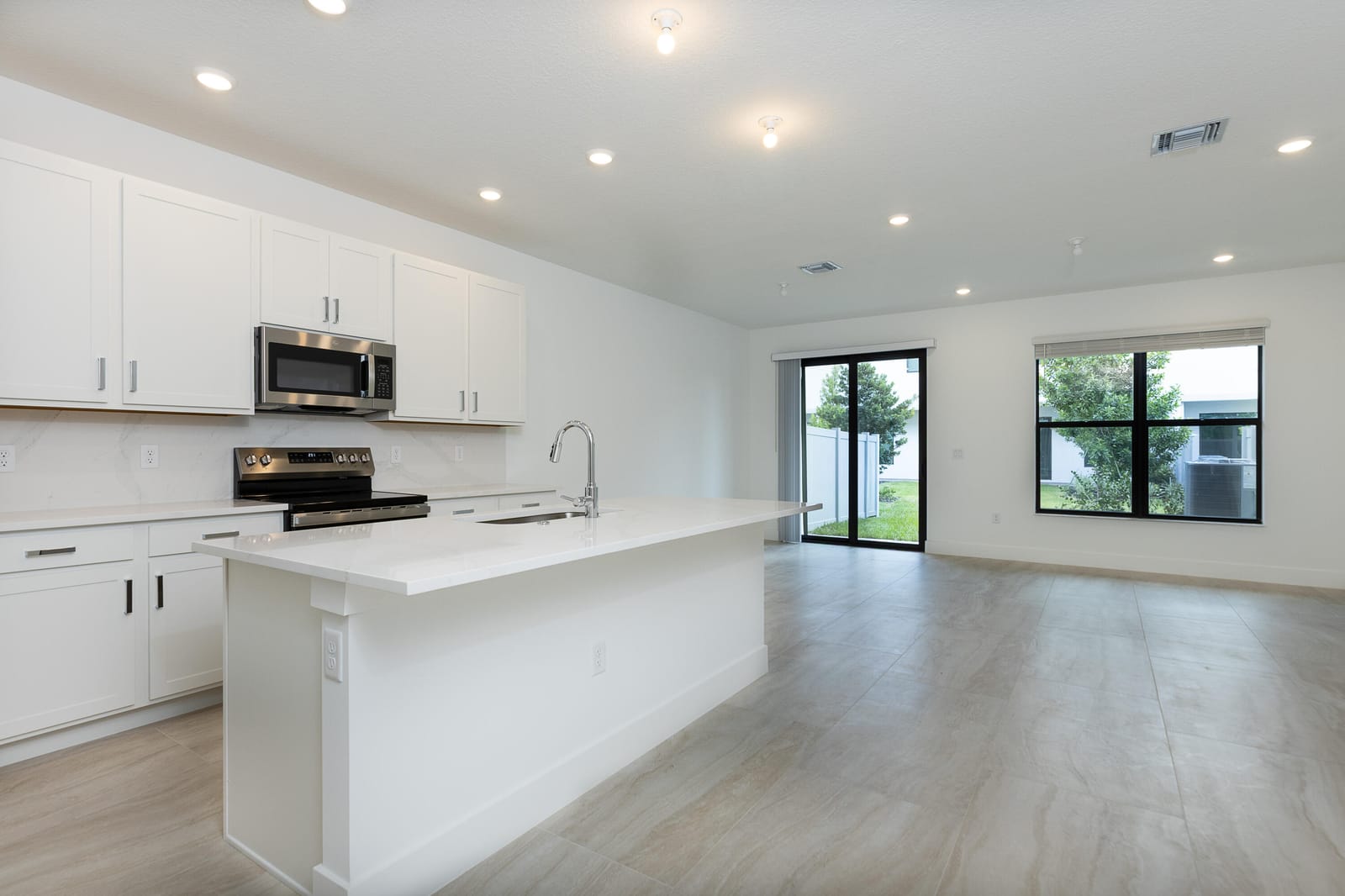 1185 Carillon Street — photo 6