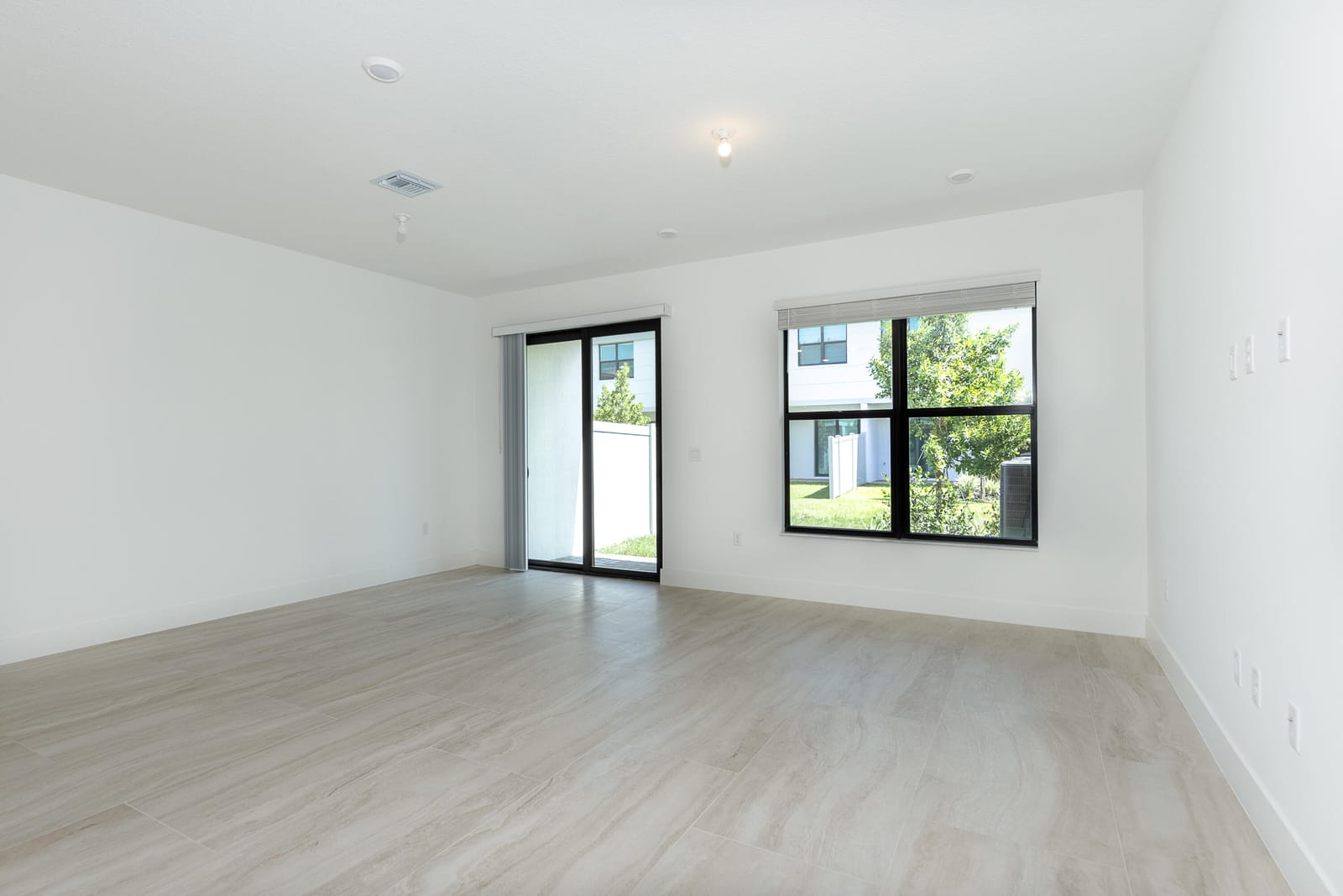 1185 Carillon Street — photo 7
