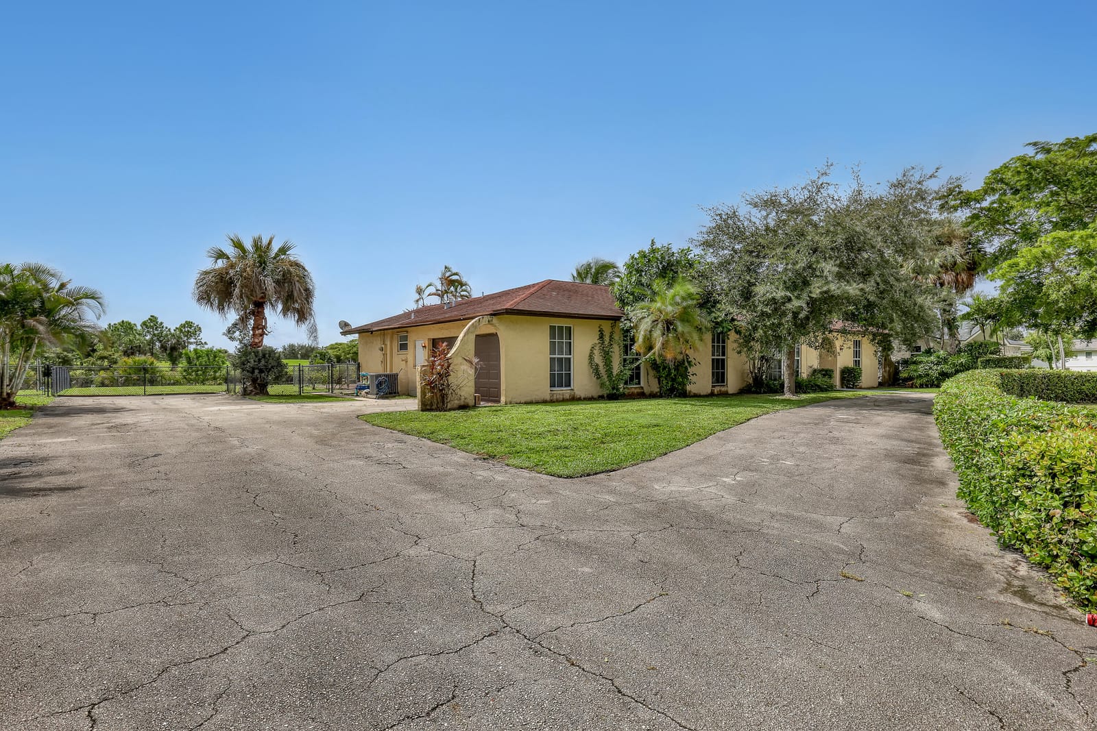 110 MEADOWLARK Drive, Royal Palm Beach, FL 33411 photo 2