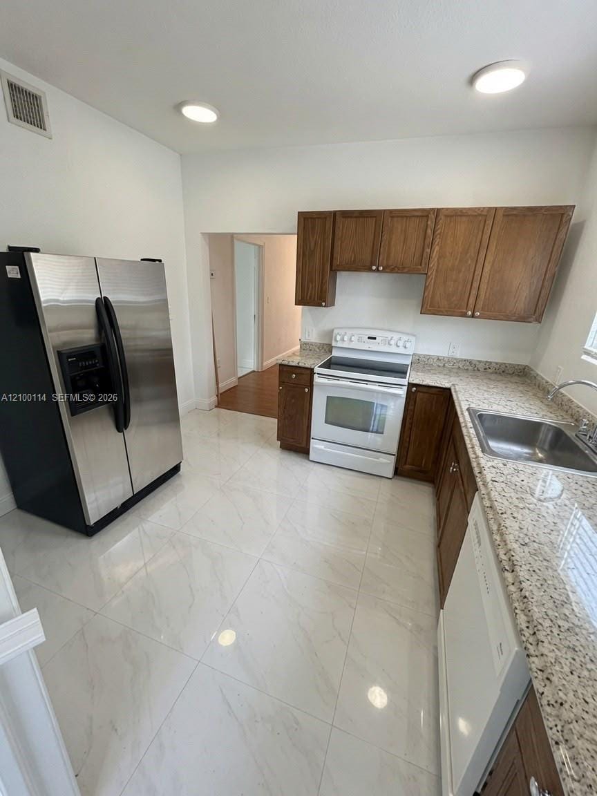 1154 W 25th Street 1154 — photo 3