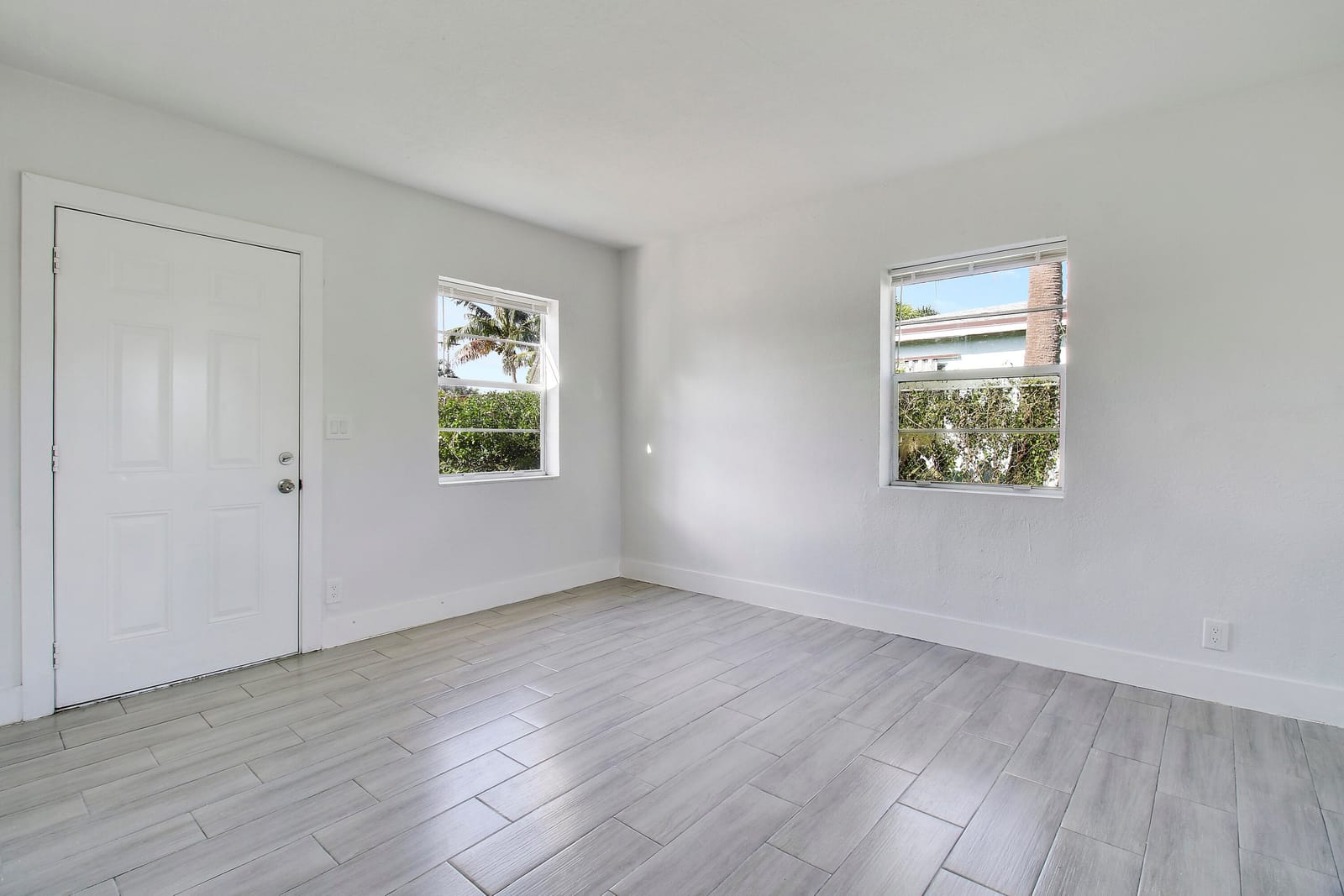 400 W 15TH Street — photo 3
