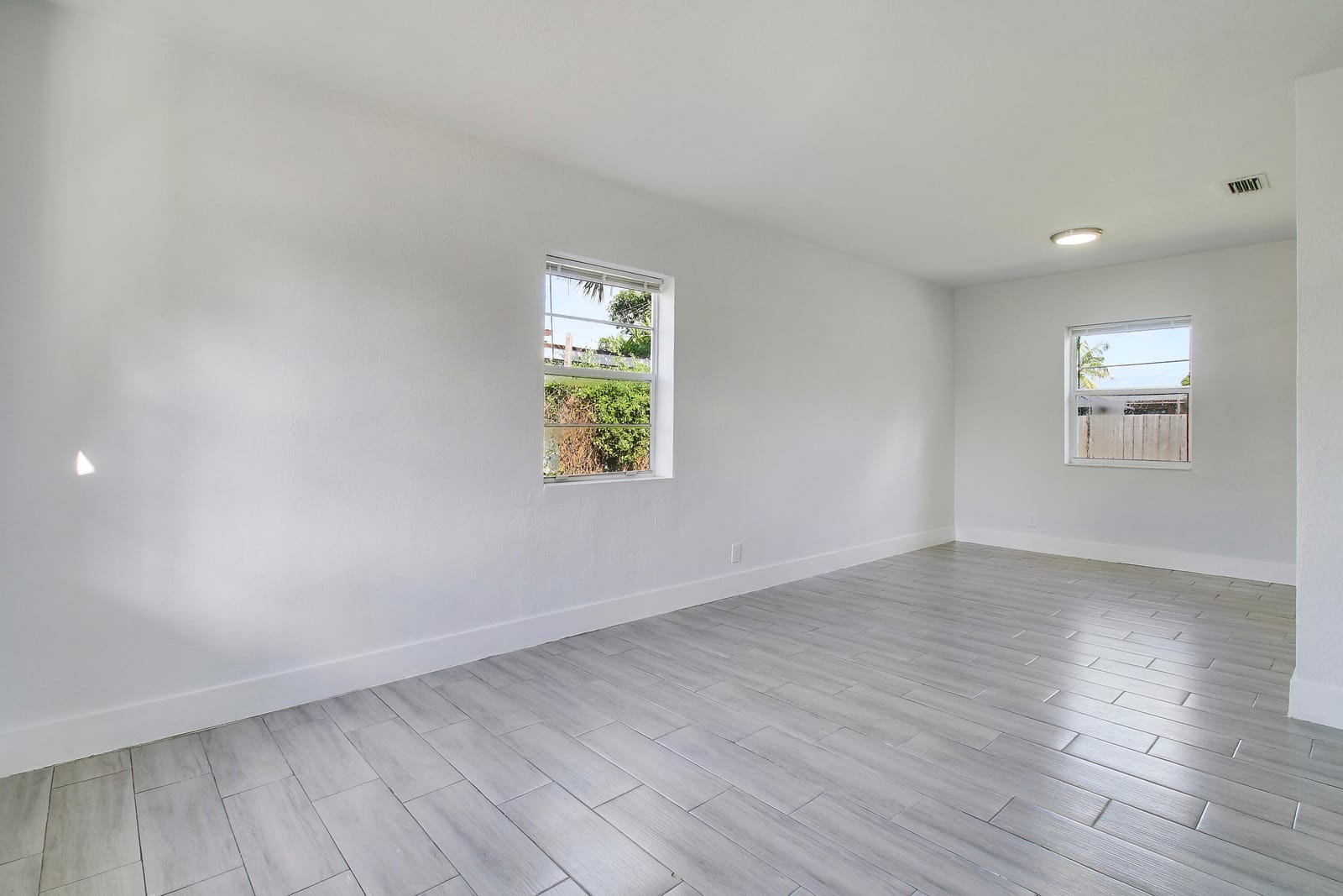 400 W 15TH Street — photo 7