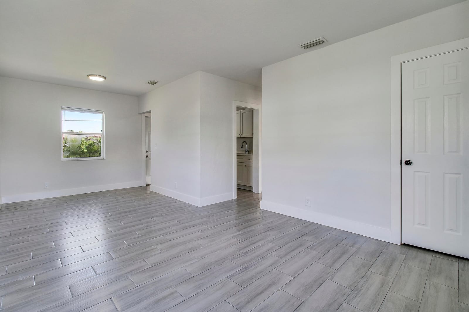 400 W 15TH Street — photo 8