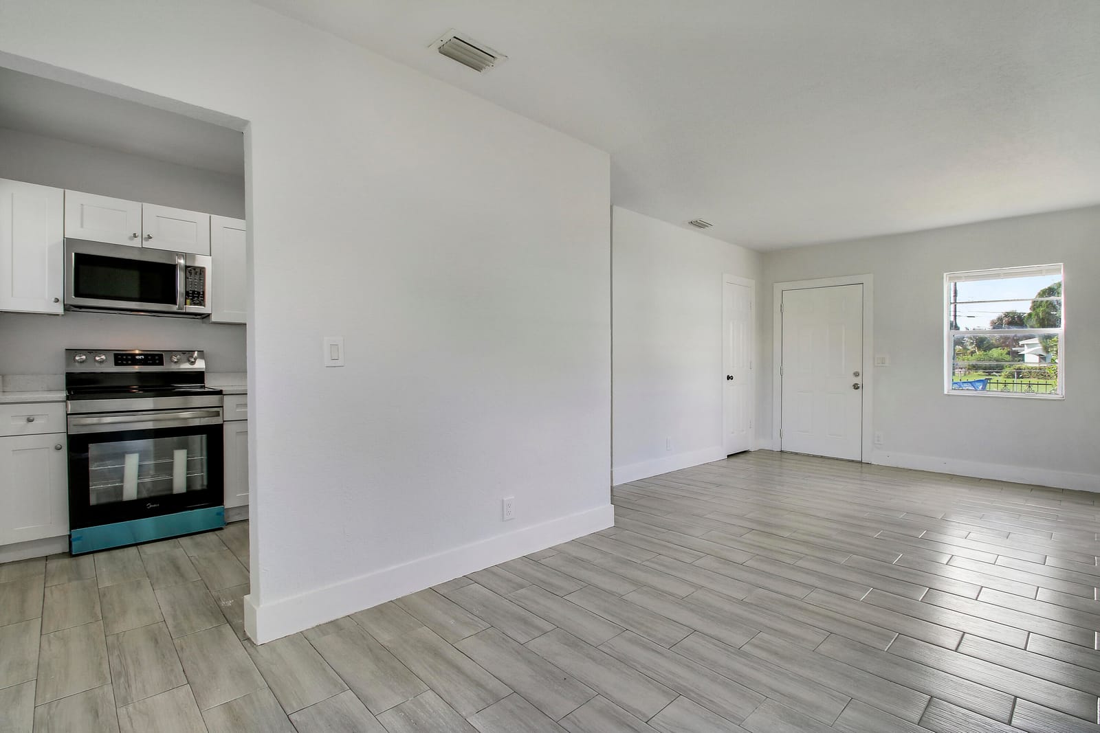 400 W 15TH Street — photo 9
