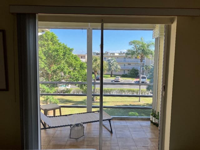 2615 GARDEN Drive N 305, Lake Worth, FL 33461
