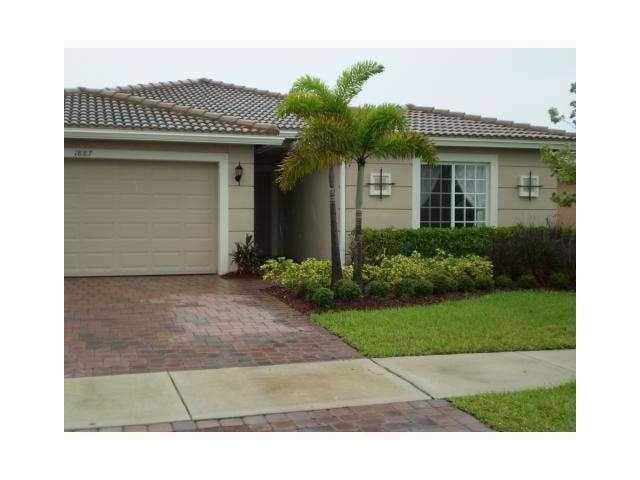1887 Newport Isles Boulevard, Port St. Lucie, FL 34953 photo 1