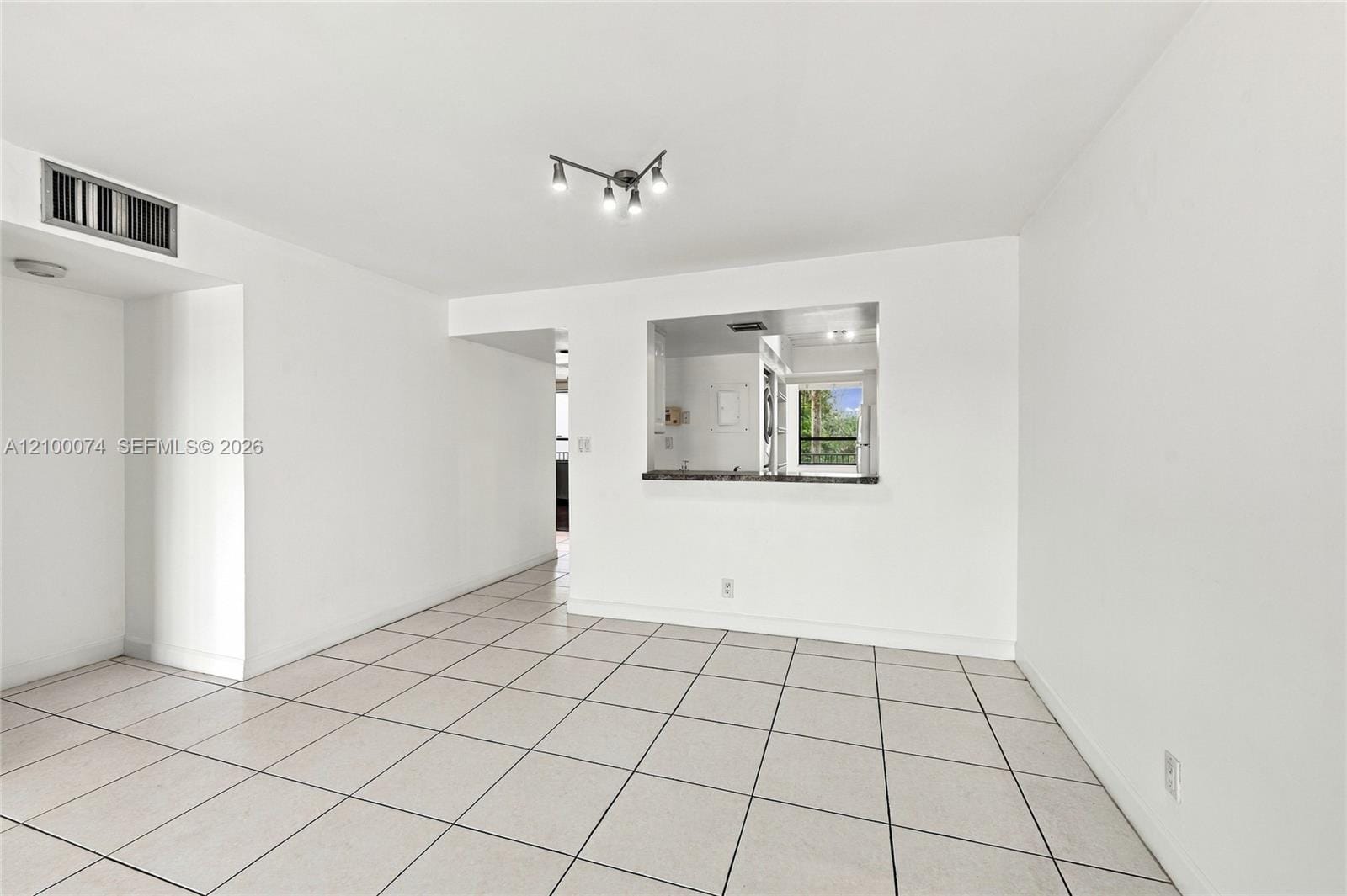545 SE 12th Street 205 — photo 11